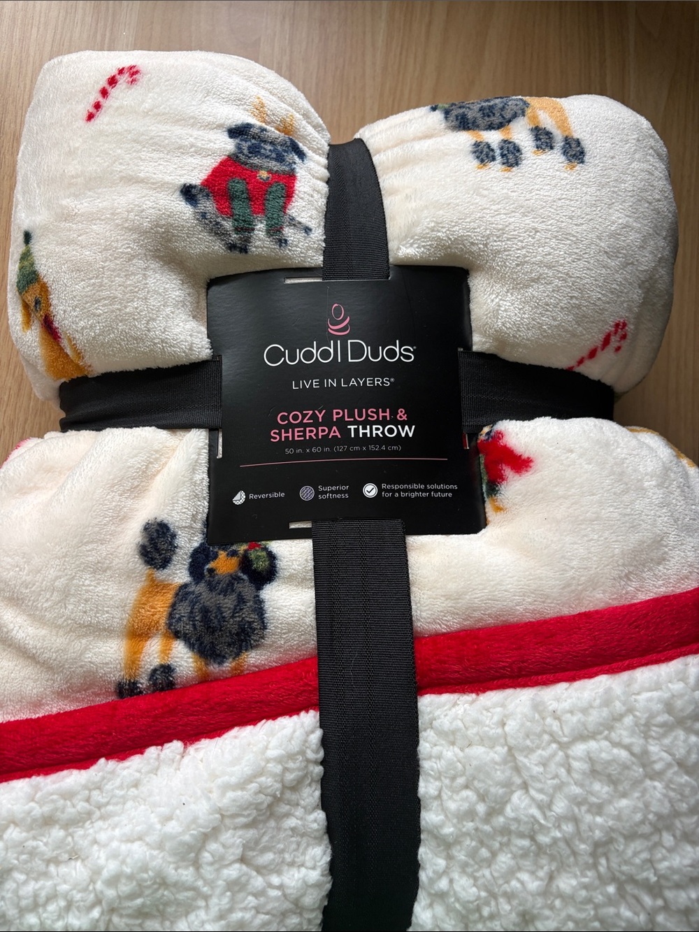 Cuddl Duds Plush Throw Blanket in Cream with Red Trim